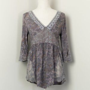 Gimmicks by BKE High Mesh Lace Boho Bell Blouse Top, Women's Sz S Gray/Purple